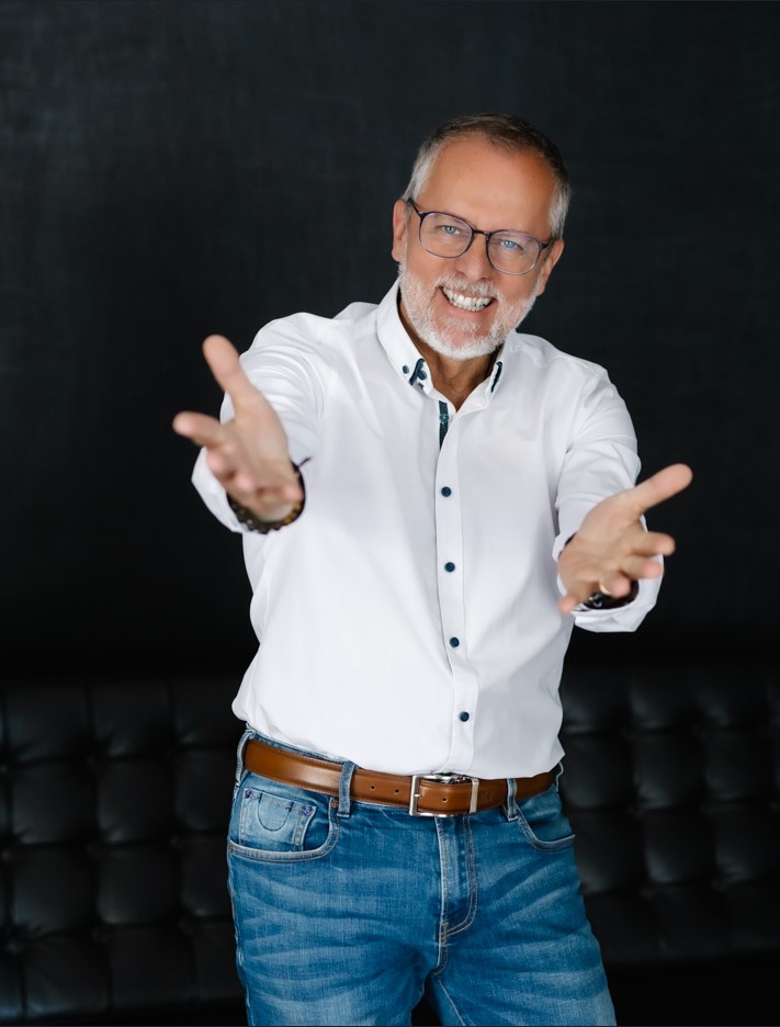 Willkommen-bei-Wolfgang-Reichl-Furthner Wolfgang Reichl-Furthner - offene Hände